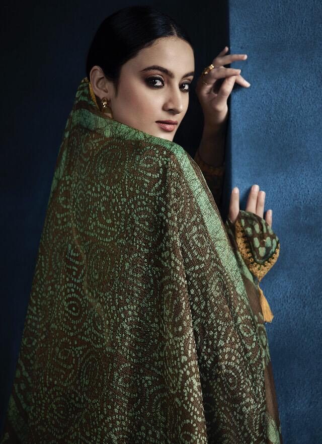 Buy Beautiful Dress in Chiffon by Ayra in Mehndi Green Color – Nameera by  Farooq