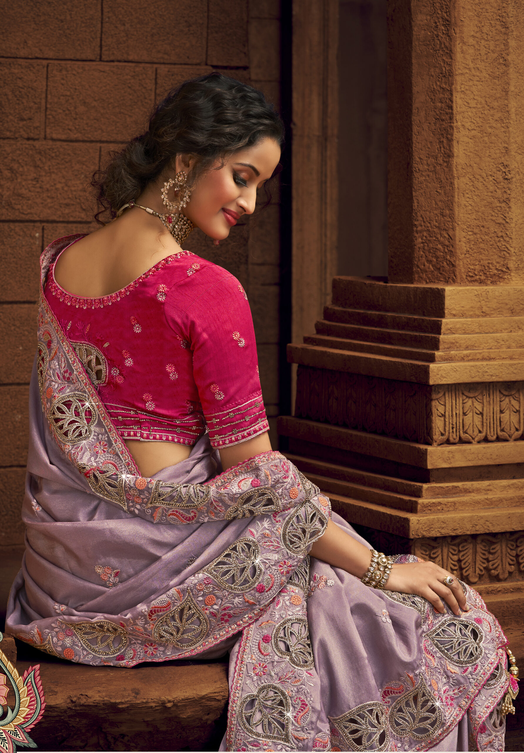 Details more than 141 wedding saree with contrast blouse - vietkidsiq ...