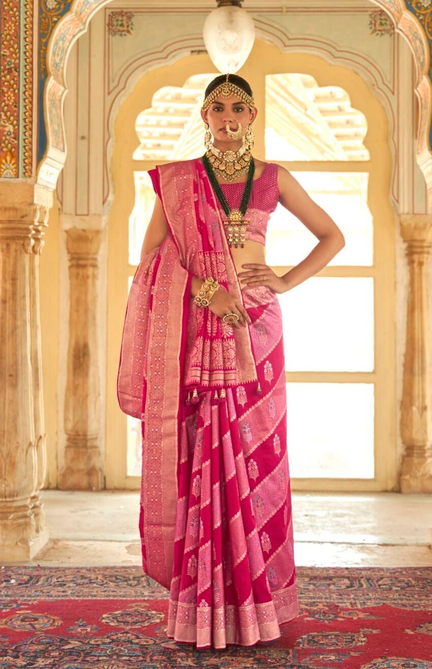 Banarasi Saree in Banarasi silk with Pink Weaving - SR22381
