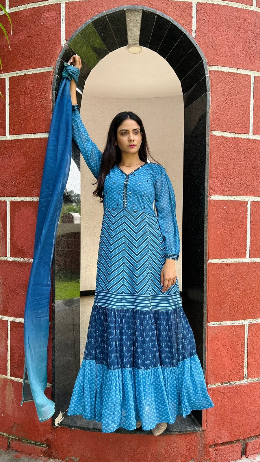 LC 945♥️ PRESENTING NEW DESIGNER EMBROIDERED ANARKALI GOWN(Am)
