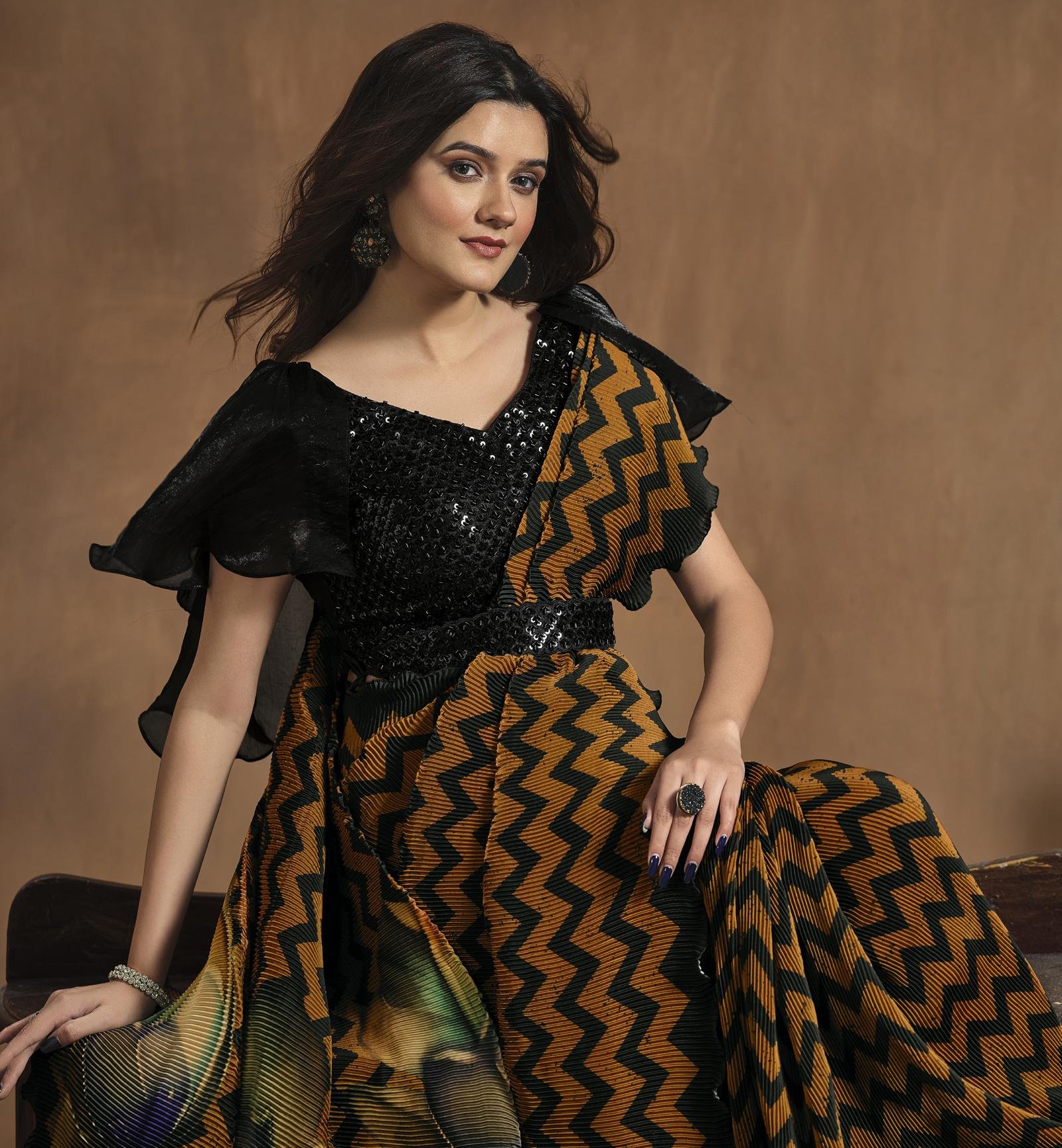 Modern Saree Blouse Designs Pleated Saree for Wedding Abstract Print