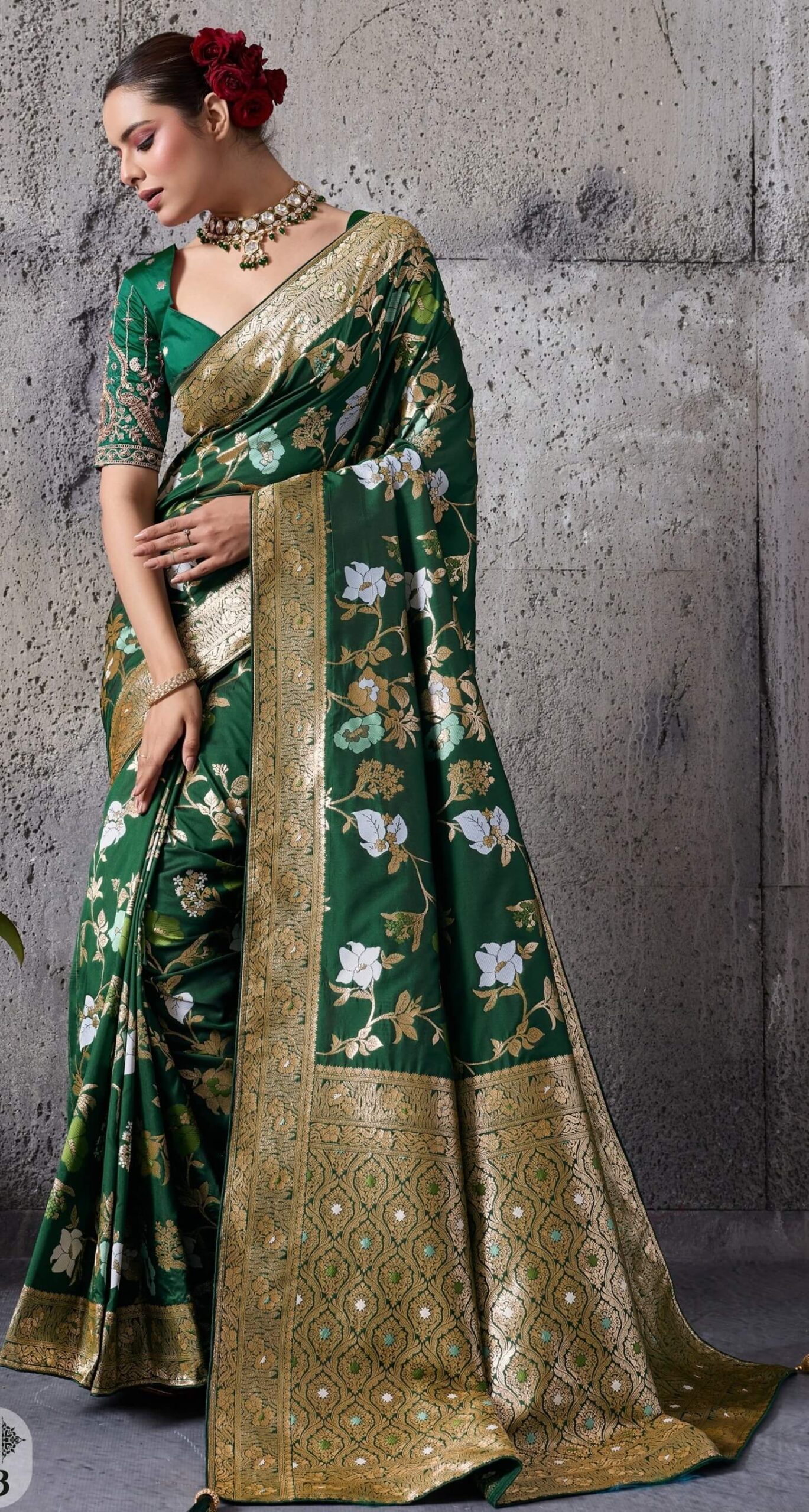 New Trendy Designer Banarasi Silk Saree Matching Blouse New Trendy Designer Banarasi Silk Saree Matching Blouse