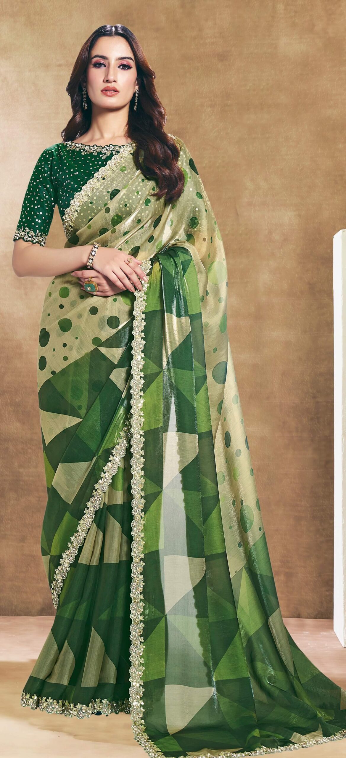 Luxury Wedding Saree For Bridal Reception Look