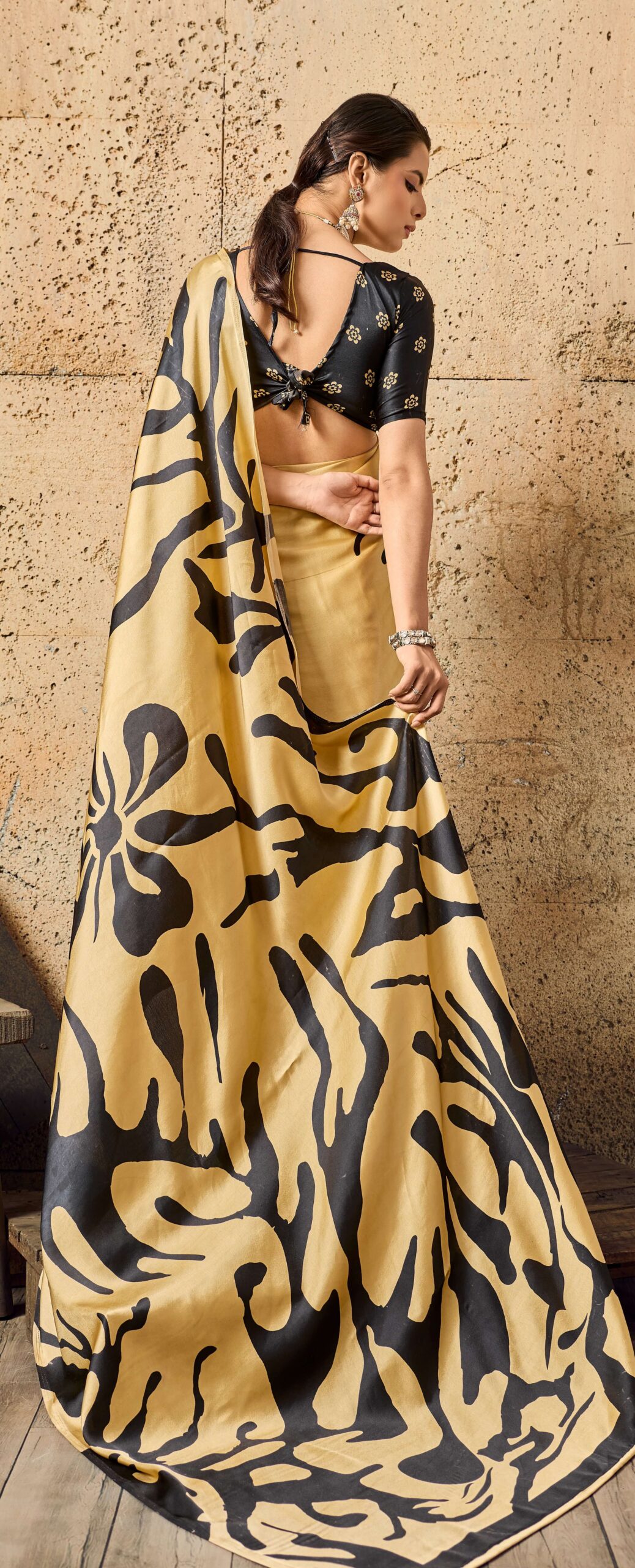 Modern Digital Print Golden Sigital Print Saree